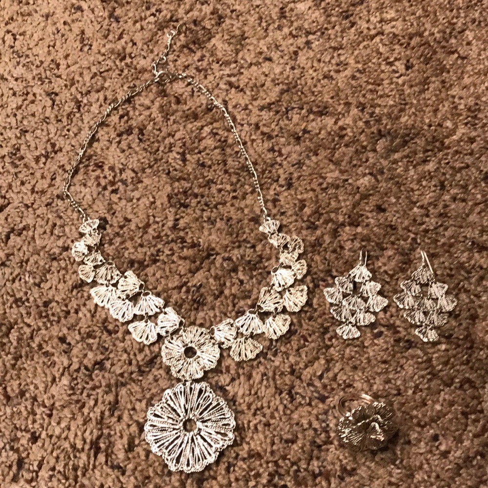 Stella and Dot jewelry set